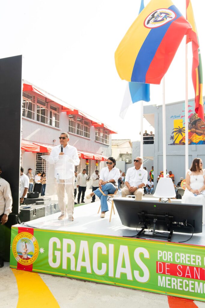 Inauguraci&oacute;n IE Santa Maria