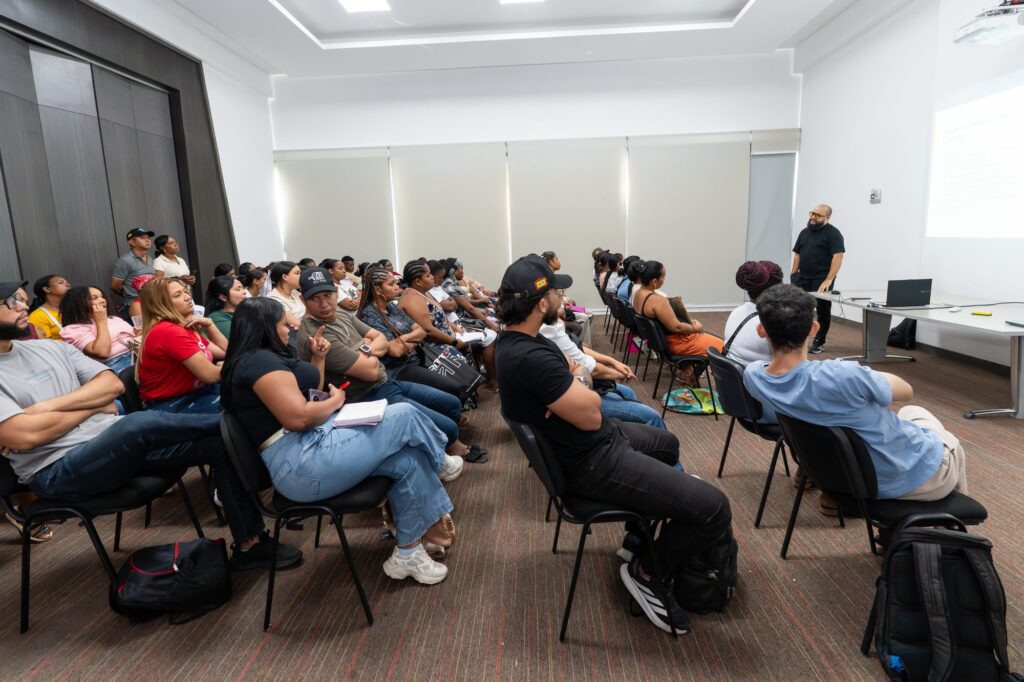 Capacitaci&oacute;n y Contrataci&oacute;n