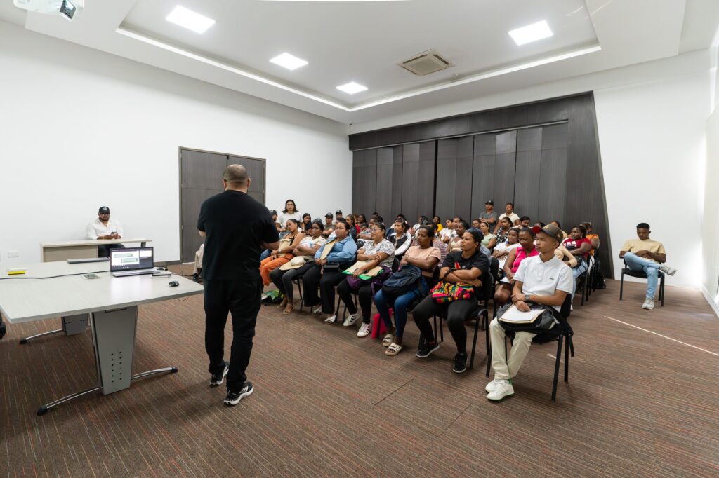 Capacitaci&oacute;n y Contrataci&oacute;n