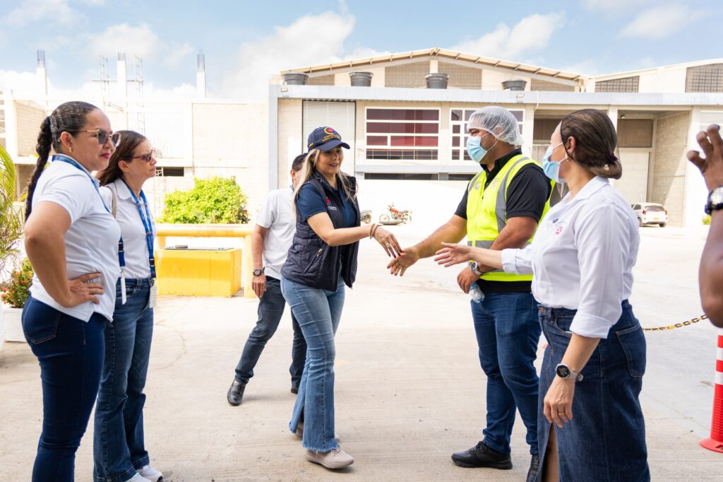 Visita Contralor&iacute;a y Patrulla PAE a Bodega