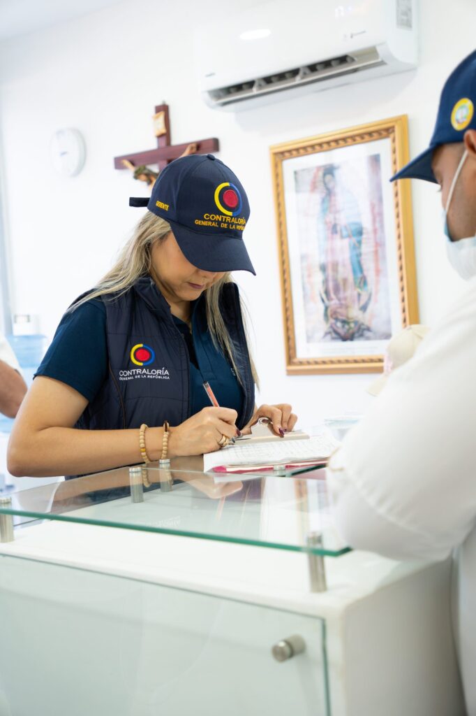 Visita Contralor&iacute;a y Patrulla PAE a Bodega