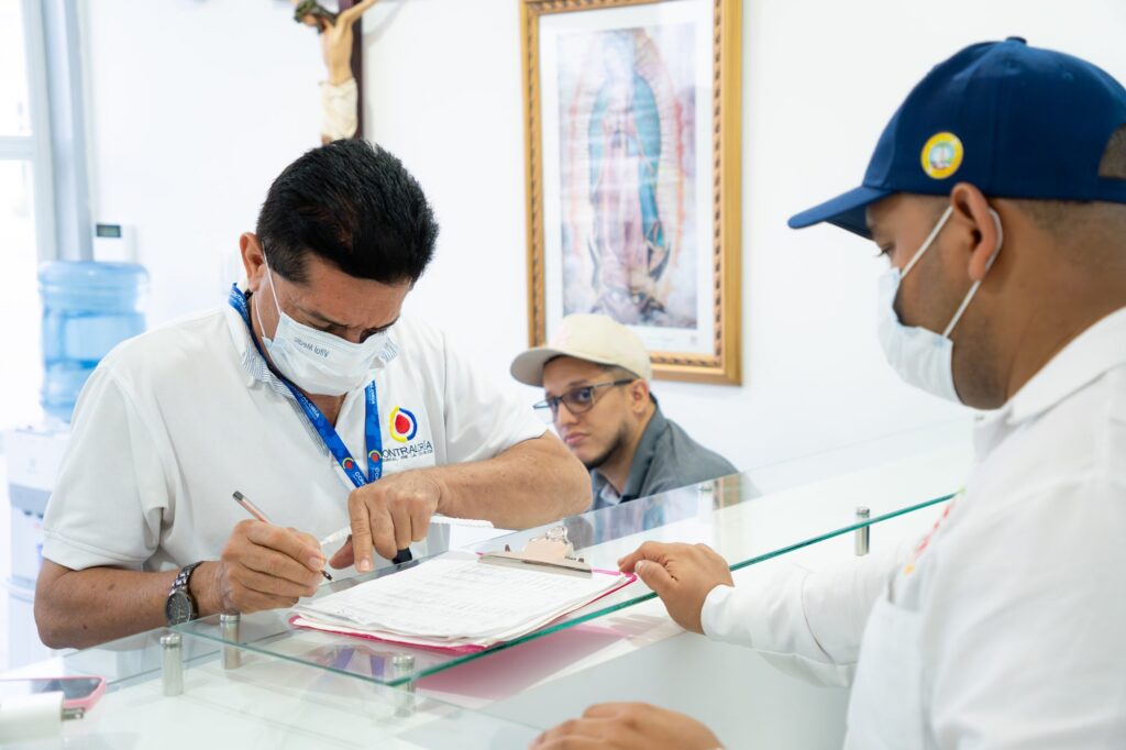 Visita Contralor&iacute;a y Patrulla PAE a Bodega