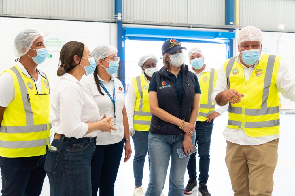 Visita Contralor&iacute;a y Patrulla PAE a Bodega