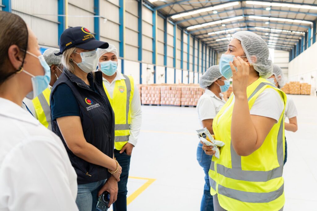 Visita Contralor&iacute;a y Patrulla PAE a Bodega