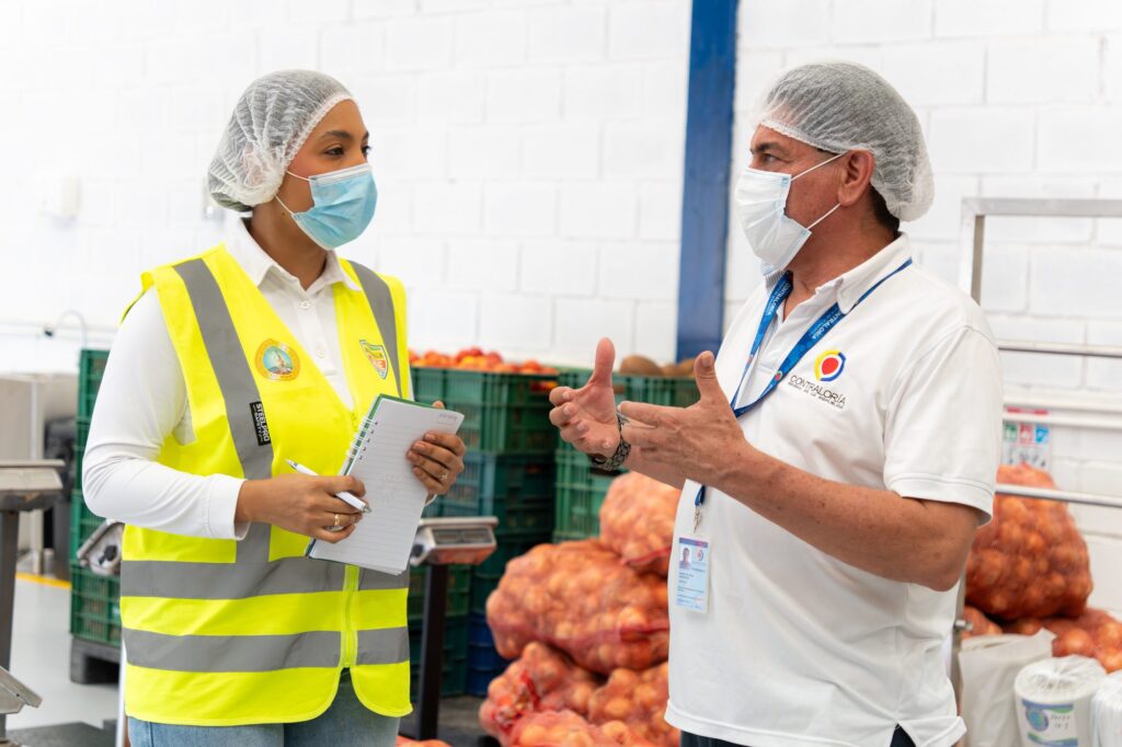 Visita Contralor&iacute;a y Patrulla PAE a Bodega