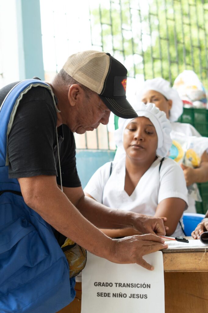 Entrega Paquetes IE Las Gaviotas