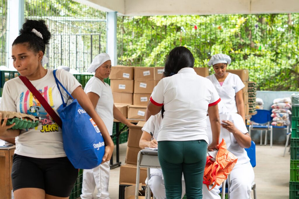 Entrega Paquetes IE Las Gaviotas