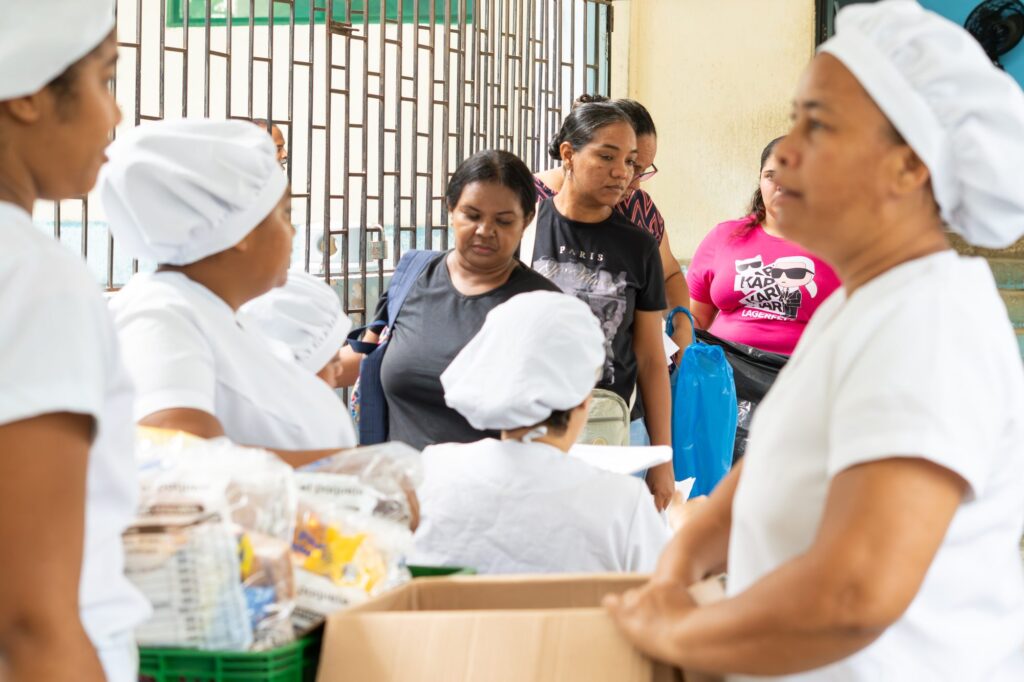 Entrega Paquetes IE Las Gaviotas