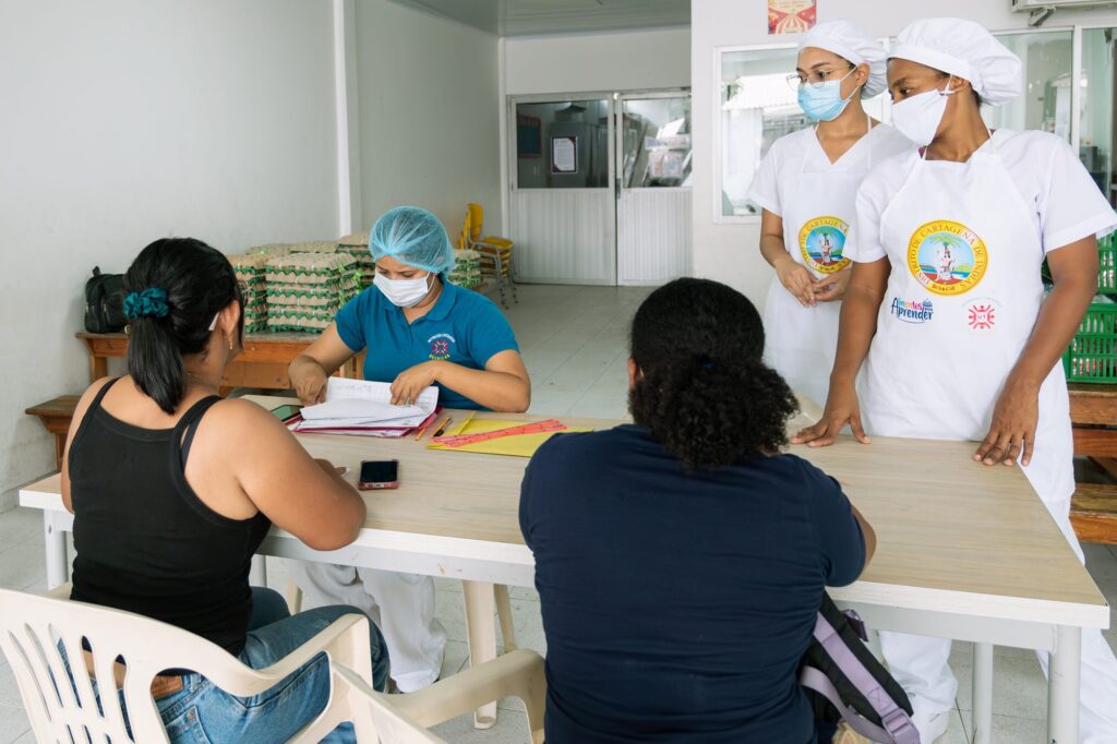 Entrega Paquetes Vacaciones Colegio Naval de Crespo