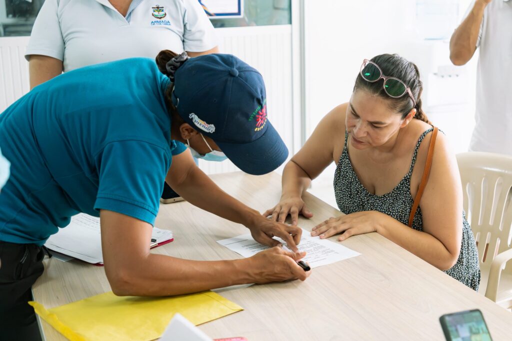 Entrega Paquetes Vacaciones Colegio Naval de Crespo