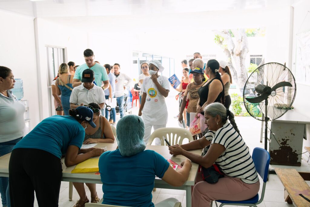 Entrega Paquetes Vacaciones Colegio Naval de Crespo